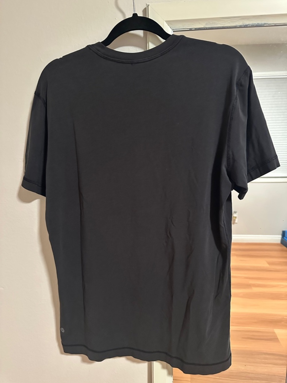 lululemon athletica Men's Black Short Sleeve Crew Tee - Classic Fit - Picture 2 of 3